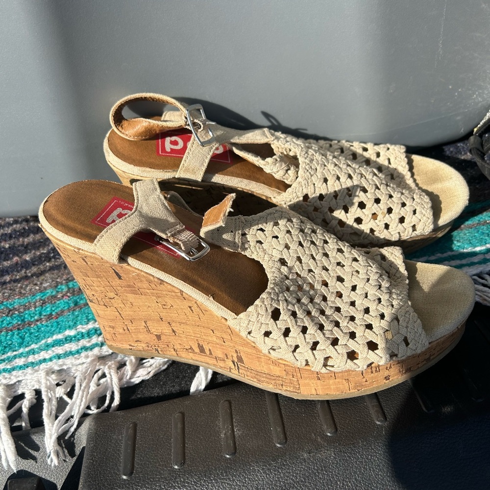 Off white wedges